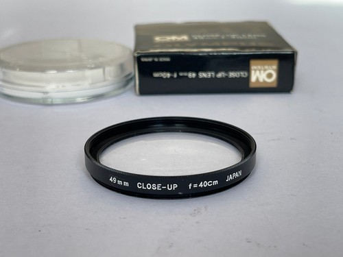 Olympus 49mm Close-up f =40cm Filter and Keeper - Picture 1 of 2