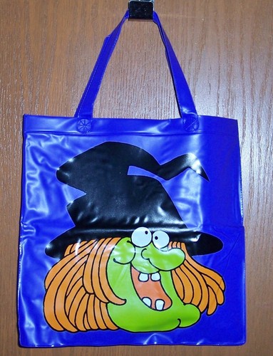 HALLOWEEN PARTY PLASTIC TOTE BAG LAUGHING WITCH SOUND -PARTY FAVORS- AVON - Picture 2 of 3