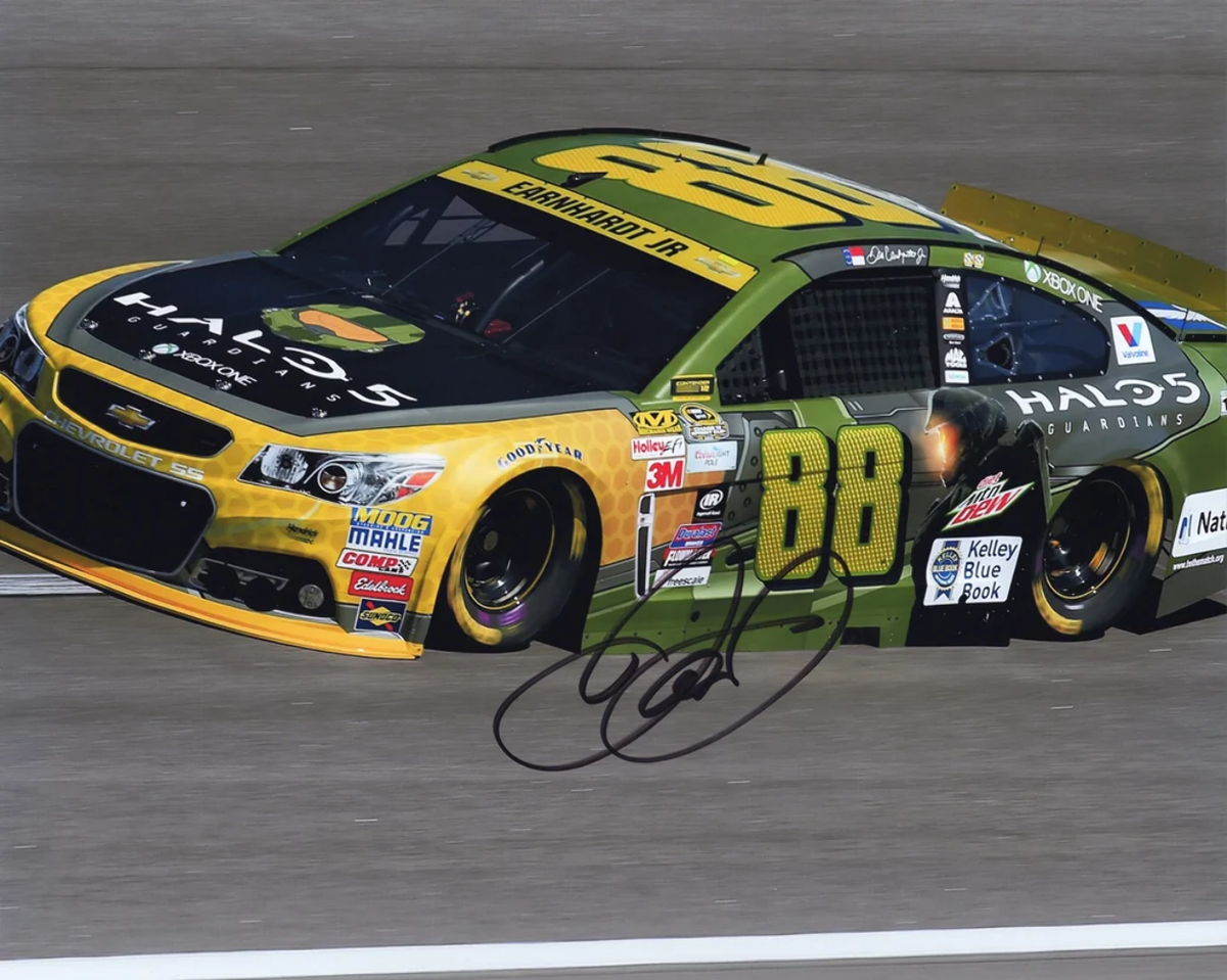 a231-3ケーシー・ケイン/マーク・マーティン/デイル・アーンハートJr #5 AUTOGRAPHED 2015 Dale Earnhardt Jr. #88 Halo 5 Guardians Car