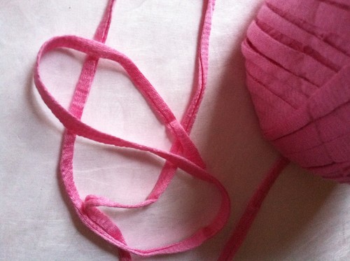 FEZA ZUMRUT 100% Bamboo Pink Soft Ribbon Tape Yarn 50gr 38yds - Picture 3 of 3