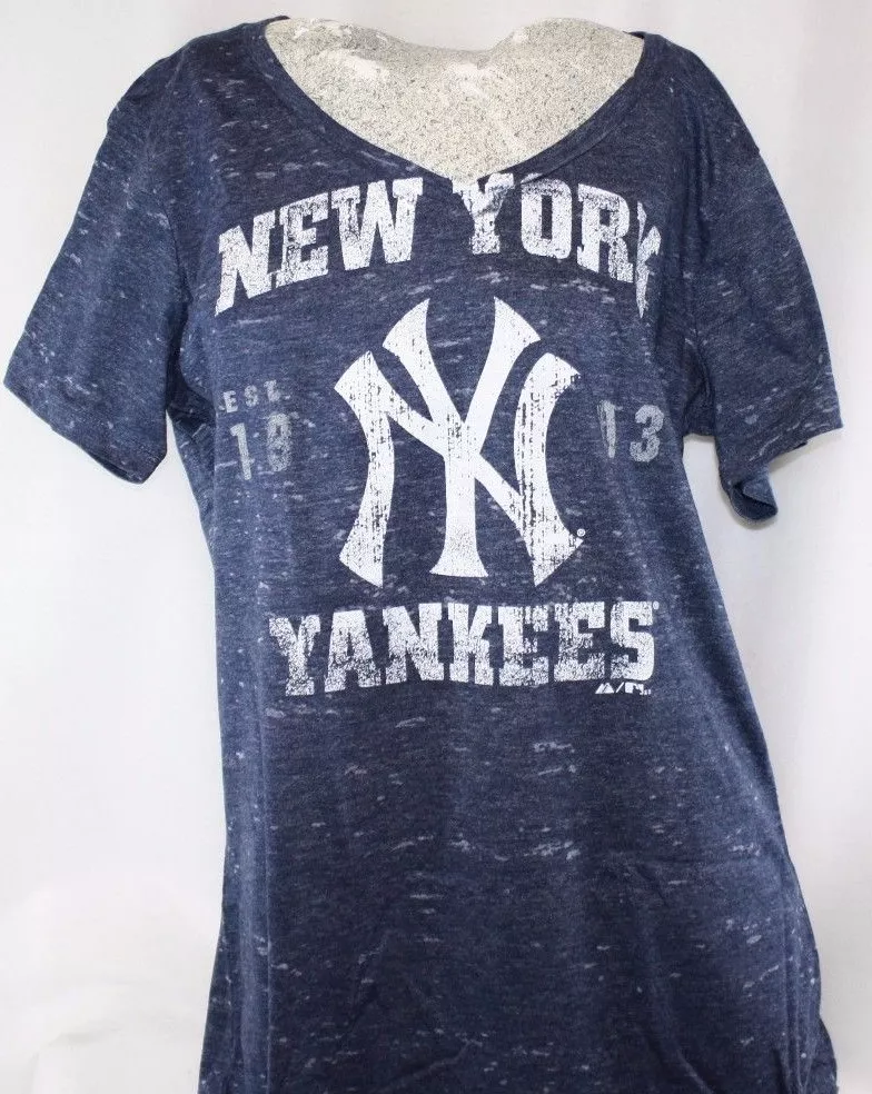 female yankees shirt