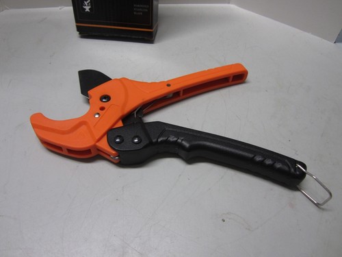 Heavy Duty PVC Pipe Cutter with Rubber Handle V-shaped Blade 1-5/8" 42mm - Picture 4 of 8