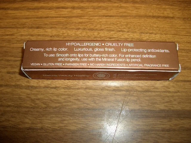 Mantequilla lápiz labial Mineral Fusion - 0,06 oz - DELICIOSO color audaz Foto 4 de 4