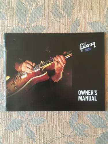 (A15)     GIBSON CASE CANDY ~ GIBSON GUITAR MANUAL 2012+  32 PAGES