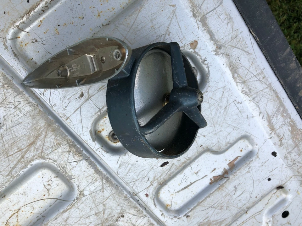 Espejo retrovisor lateral Plymouth 1958 - original Foto 2 de 3