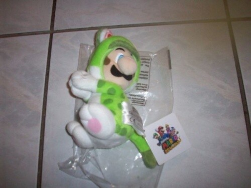 Super Mario - Magnet Plüschfigur - Katze Luigi - 19 cm - Neu / OVP - Picture 1 of 2