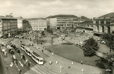 Ak Straßenbahn Hannover am Hauptbahnhof, mit VW Käfer, Faun-Truck,1955  gelaufen