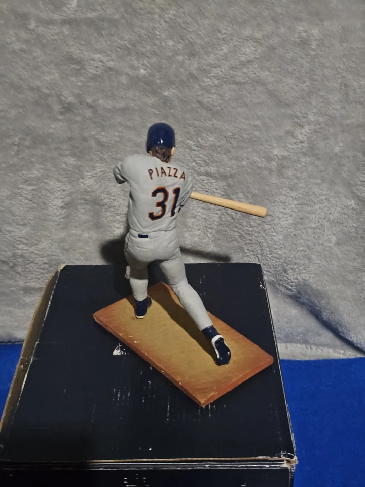 Mike Piazza  Salvino  Figurine, COMES WITH THE CASE!! - Image 2 of 4