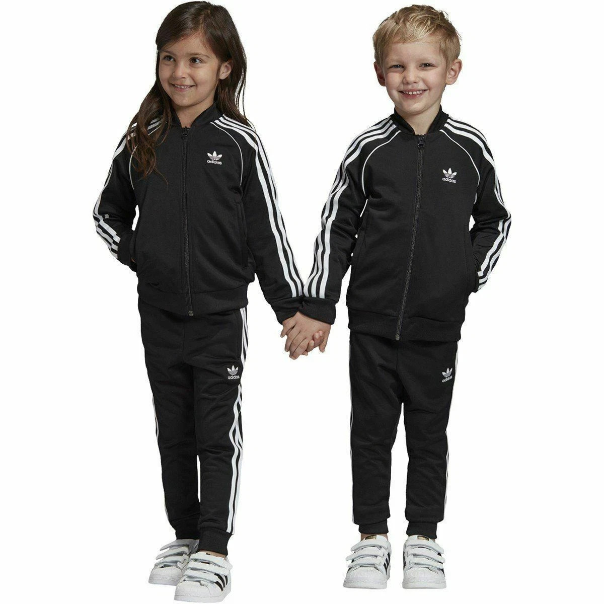 Nuevo con etiquetas Traje de chándal Adidas Originals Superstar para jóvenes Negro - Chándal para niños pequeños