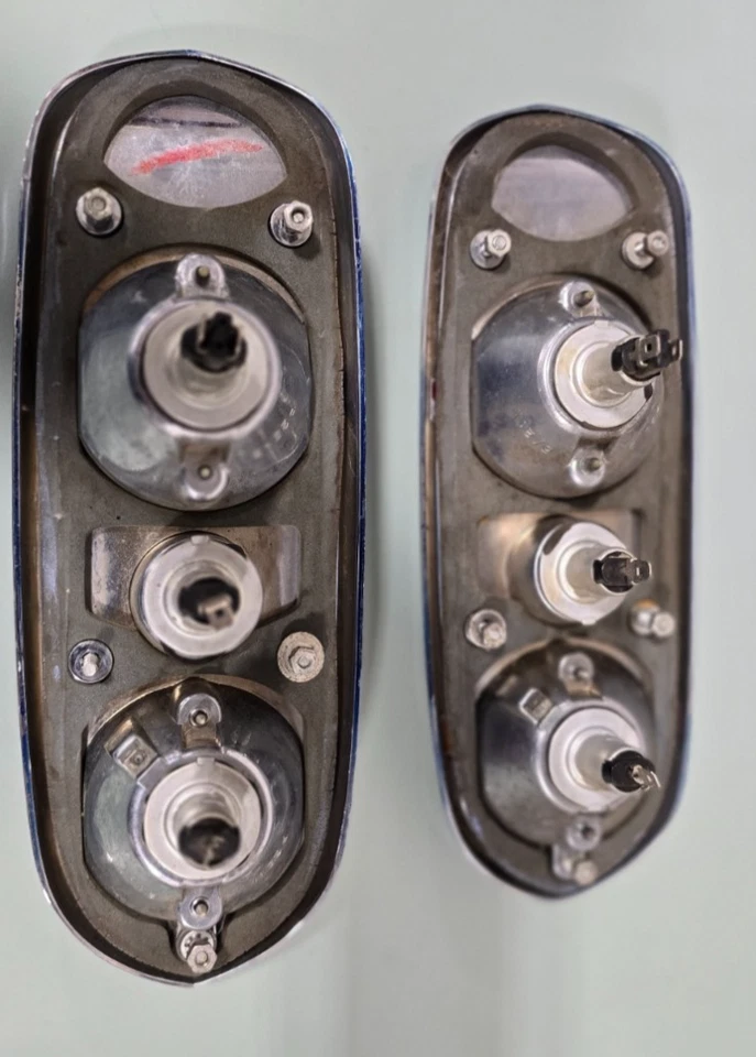 Rolls Royce Silver Shadow 1965-1980 par de luces traseras L y R de tres piezas OEM Foto 3 de 3