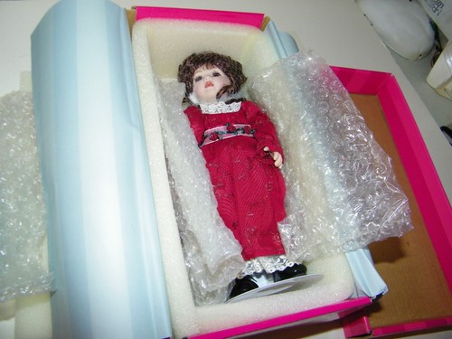 Marie Osmond “Young Love Rose Bud” Tiny Tot Porcelain Doll Mint In Box with COA - Picture 3 of 5