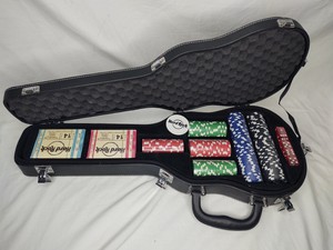 HARD-ROCK-CAFE-POKER-SET-IN-GUITAR-CASE-LIMITED-EDITION-GAMBLING