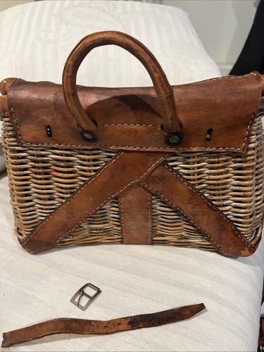 Vintage Wicker Fishing Creel Trout Basket Leather British Hong Kong - Picture 6 of 16