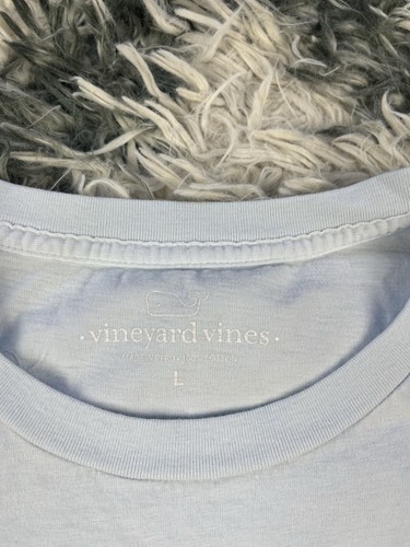 Camiseta de bolsillo azul claro con gráfico de ballena de golf Vineyard Vines para hombre talla grande - Imagen 3 de 11