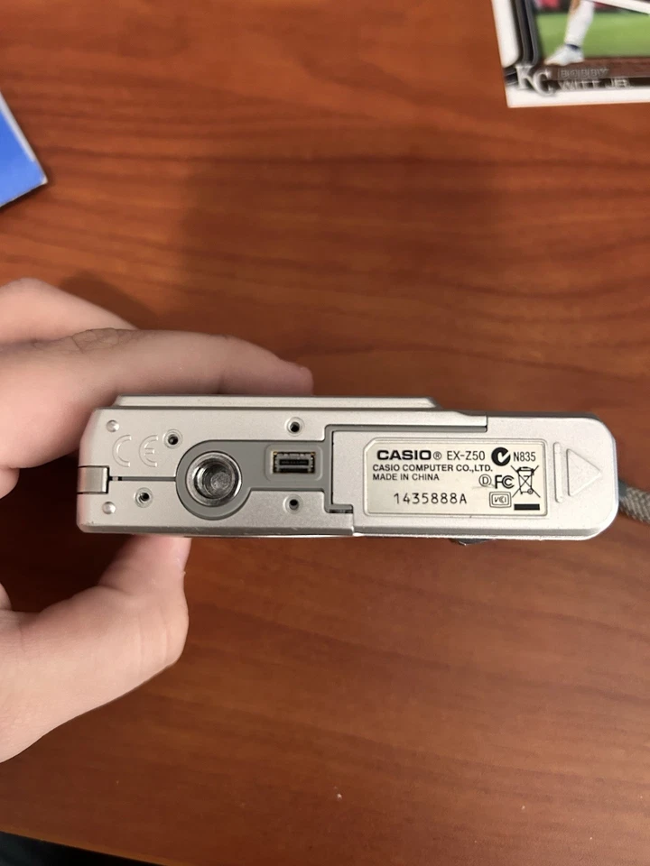 卡西欧 Exlim EX-Z50 数码相机 * 未测试 * 按原样提供 — 第 3/4 张图片