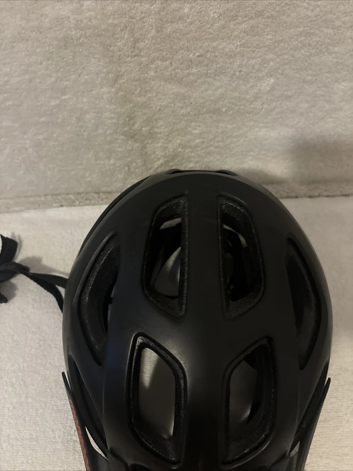 Mongoose Session Adult Bike Helmet Black MG79663 – New with Tags - Image 3 of 4