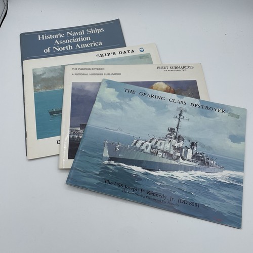 Lot de 3 livres de navires de la marine illustrés USS Massachusetts Fleet Subs