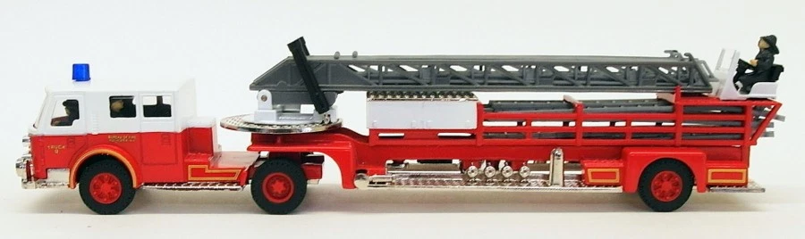 Corgi 1/50 Scale Fire Engine 51802 - ALF Aerial Ladder - Rochester NY - Image 3 of 4