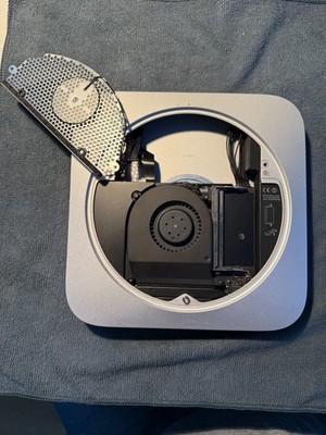 Apple Mac Mini 2012 Late i7 2,3GHz ohne SSD und RAM DEFEKT