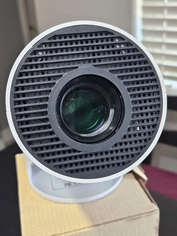 Smart Mini Projector Android 11 WiFi6 Bluetooth 5.0 4K Support 9000L Portable - Image 4 of 4