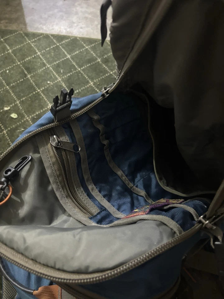 Paquete y mochila de pecho Fishpond Foto 3 de 4