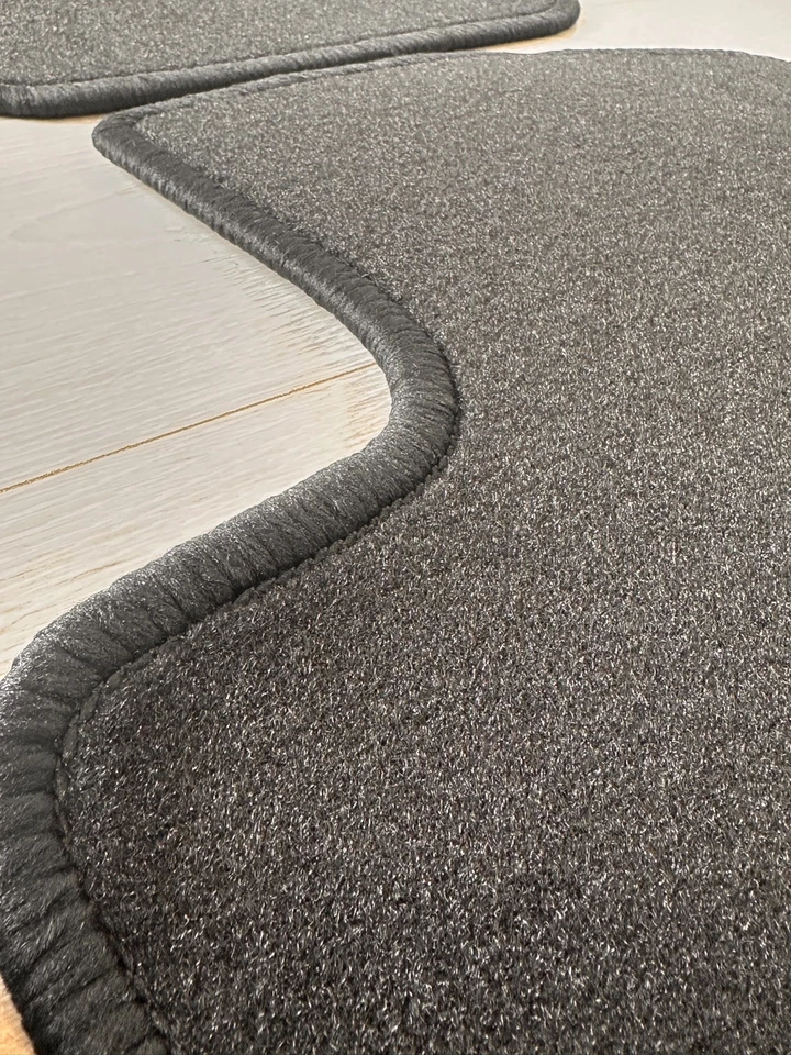 Juego de alfombrillas ŠKODA RAPID NH LHD 5JB061404E NUEVAS GENUINAS Foto 3 de 4