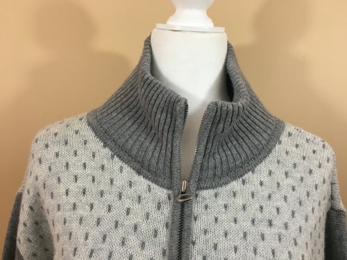 NWT Tommy Hilfiger Men's Lrge Gray Zip Up Cardigan Sweater White Snowflakes - Picture 2 of 10