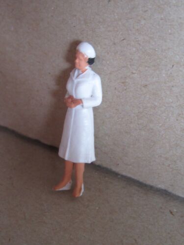 B742 Vintage Nurse Standing Figurine Toy Plastic H 3.5 Cm - Picture 2 of 4