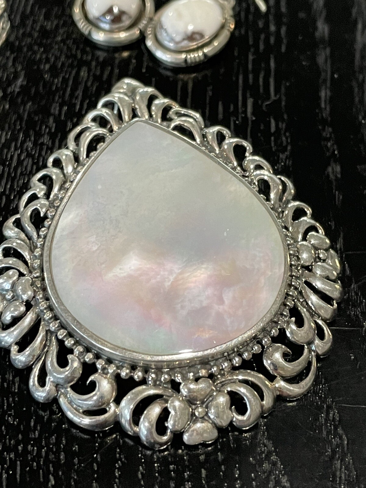 Shell Pendent With Eating & Ring - Gem