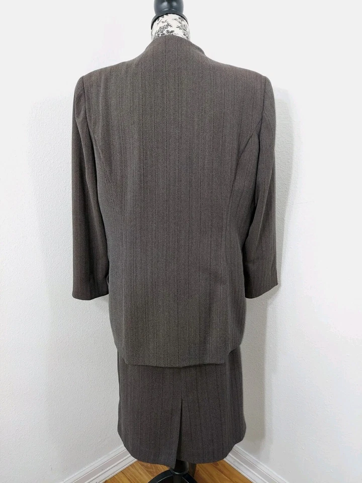 CHRISTIAN DIOR DARK BROWN HERRINGBONE WOOL w/METALLIC 2 pc SUIT WOMEN'S SIZE 14 - Image 2 of 4