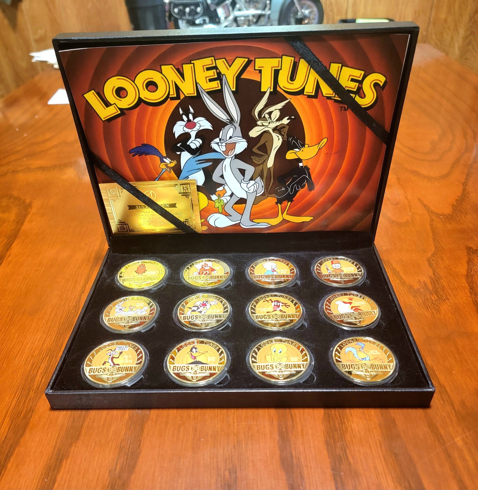 Bugs Bunny Looney Tunes Chapado en Oro 24K 12 Piezas MUY COLECCIONABLE Edición 80 Años