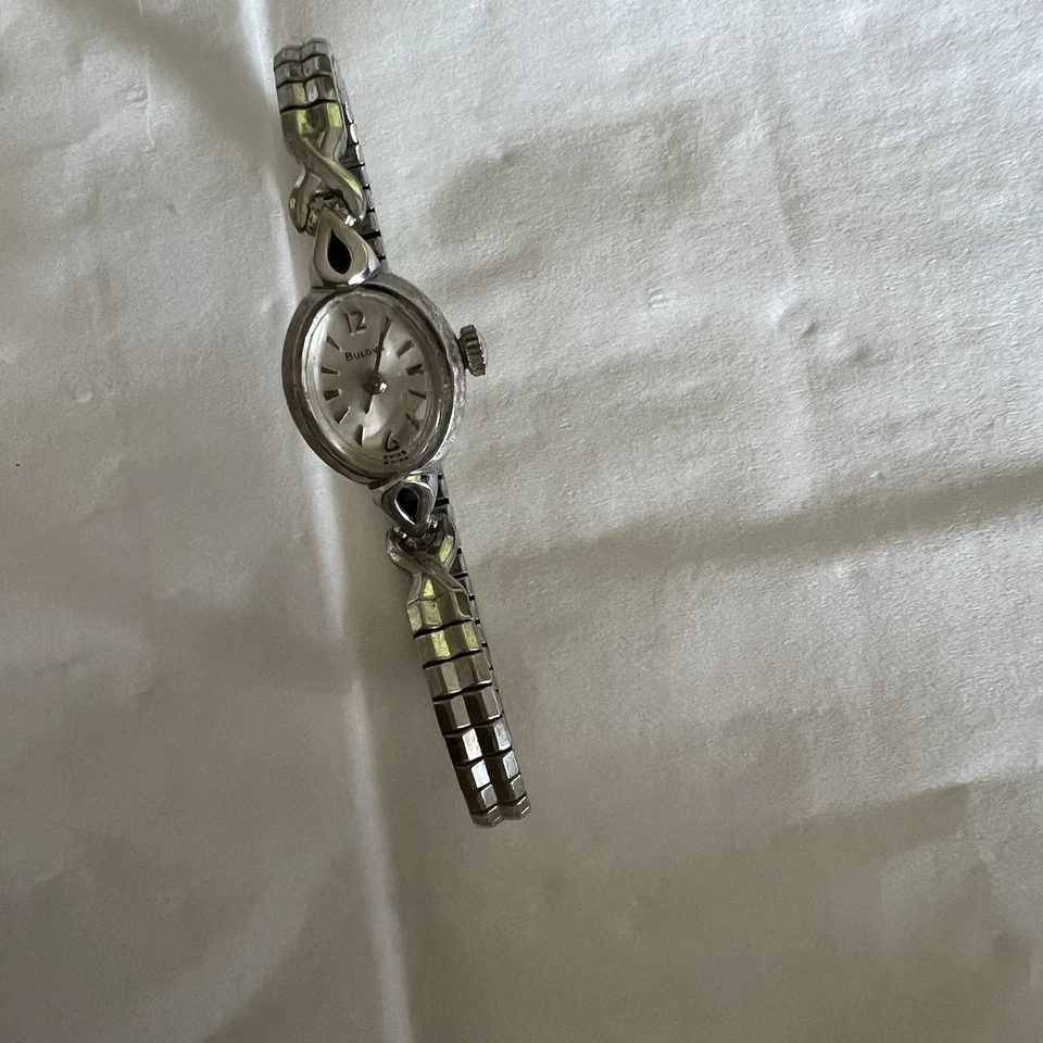 Vintage Bulova L9 10k Rolled Gold Plate Women's Watch - Image 2 of 4