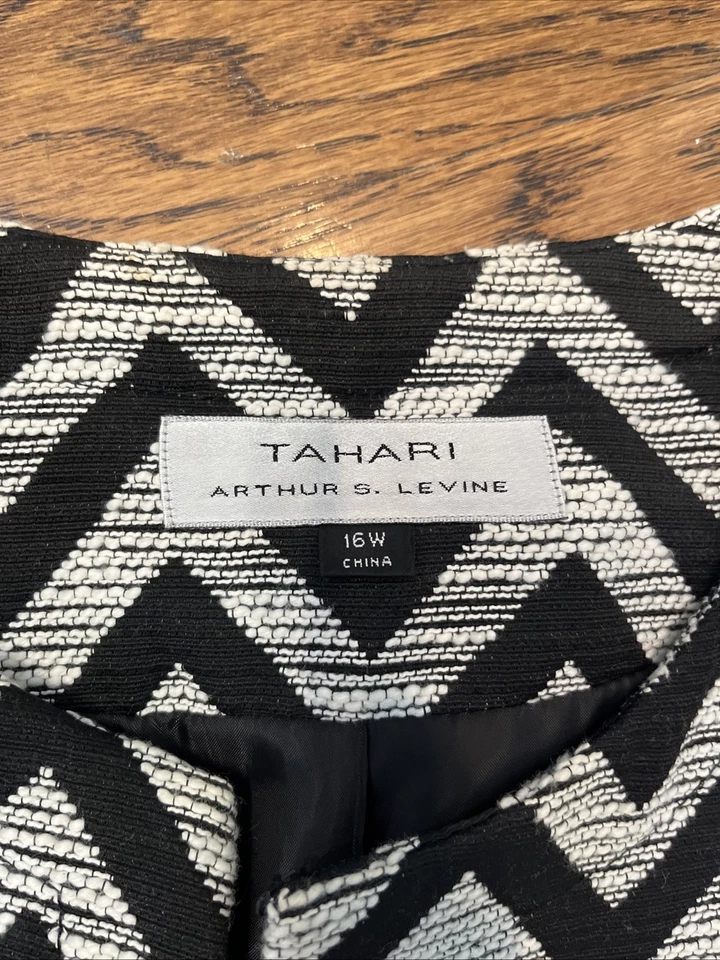 MSRP! $139 Tahari Arthur S. Levine Women’s Tweed Blazer Size 16W Black & White - Image 3 of 4