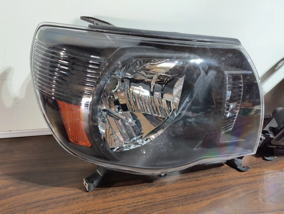 Faros halógenos izquierda y derecha Toyota Tacoma 2005 2006 2007 2008 2009 2010  Foto 2 de 4