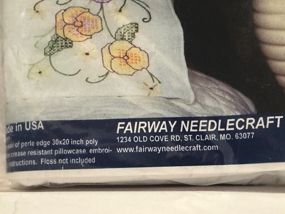 Fundas de almohada bordadas estampadas florales Fairway Needlecraft Co #83274 30" Foto 2 de 3