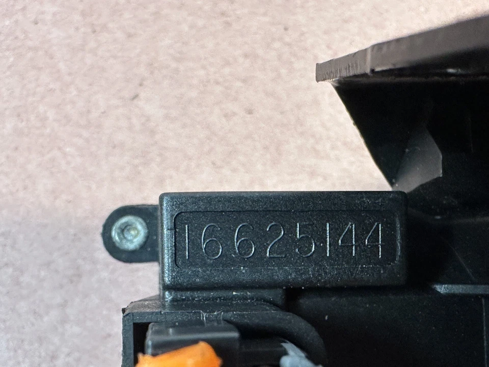 1996 Chevrolet Camaro Rear Trunk Tailgate Latch - Image 3 of 4