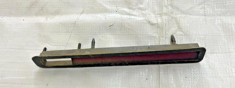 Carcasa y lente marcador lateral Cuda 1970-71 Mopar cuarto trasero panel Plymouth derecho  Foto 4 de 4