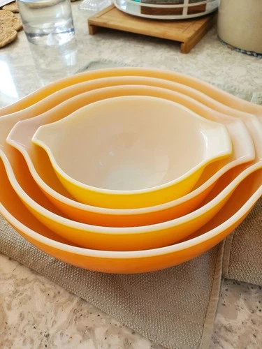 Vintage Pyrex Sunflower Daisy Yellow Orange Nesting Bowl Set Of 4