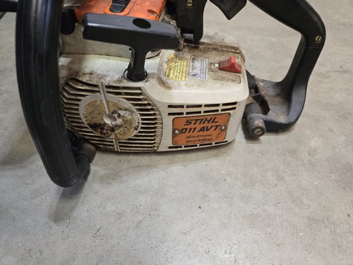 Stihl 011 AVT 011AVT tiene cabezal eléctrico de compresión para piezas o reparación - Imagen 2 de 13