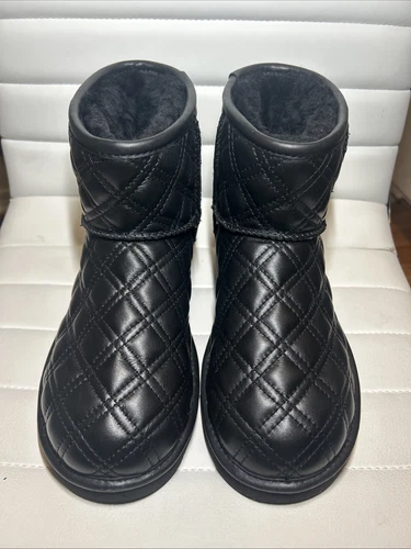 Stivali trapuntati UGG Classic Mini II neri