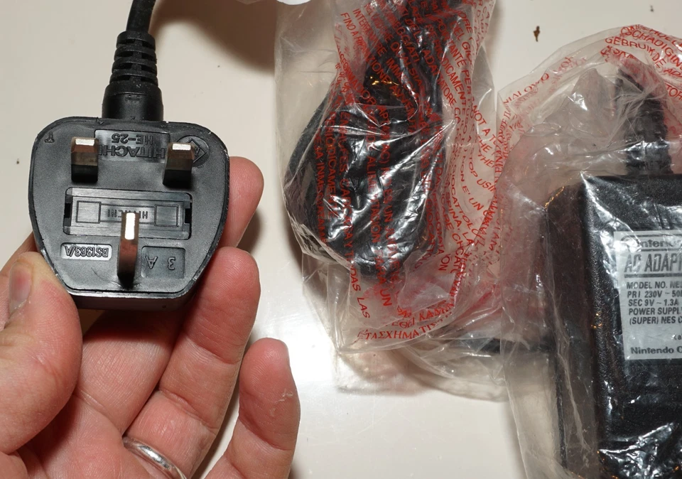 NEW SNES Alimentatore AC Adapter per console Super Nintendo SNES NES-002E NES - Imagen 3 de 4