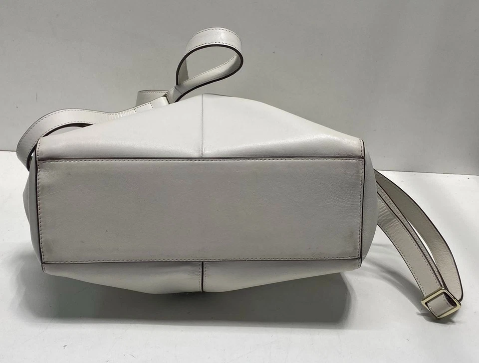 Mochila Radley London Cuero Crema Acento Floral Herrajes Dorados Bolso con Asa Superior Foto 3 de 4