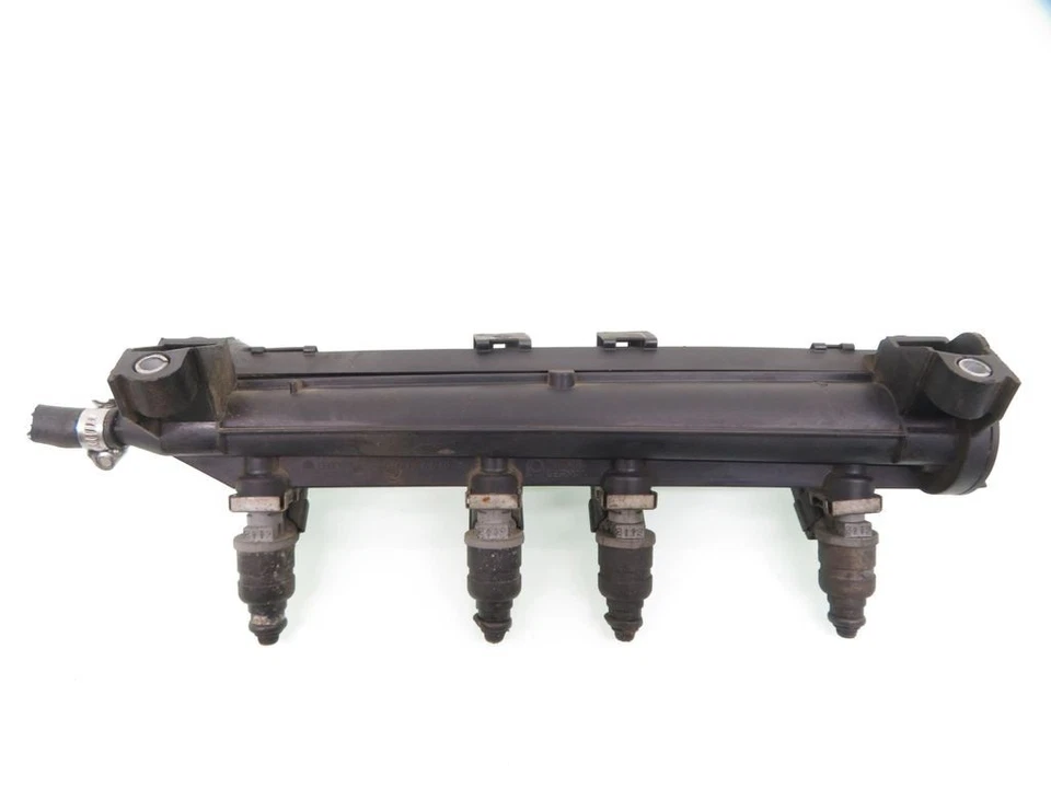 Distribuidor de combustible Seat Altea 2004 inyector tubo distribuidor 06A133317AC - Imagen 3 de 4