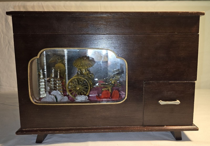 Vintage Japanese Wooden Jewelry Music Box Man Pulling Rickshaw! WORKS GREAT!