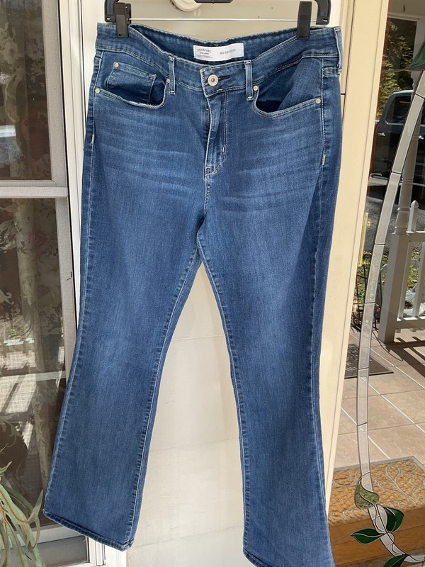 Signature By Levi Strauss | Denim Mid Rise Bootcut Jeans Women's 12M 31x32 EUC