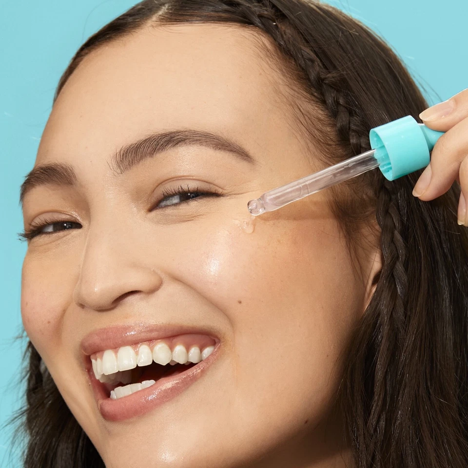 Freeman Skincare Restorative Glow Booster Serum + Makeup Primer.. - Image 2 of 3