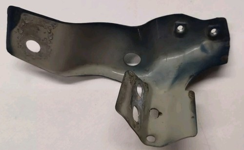 VW Fox 5Z Halter Halterung Kotflügel vorne links 5Z0821141