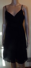 Robe cocktail chic petit noir doublée sans manches à bretelles 38 / M (174e)