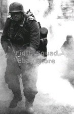 WW2 Picture Photo german soldier in combat 5992