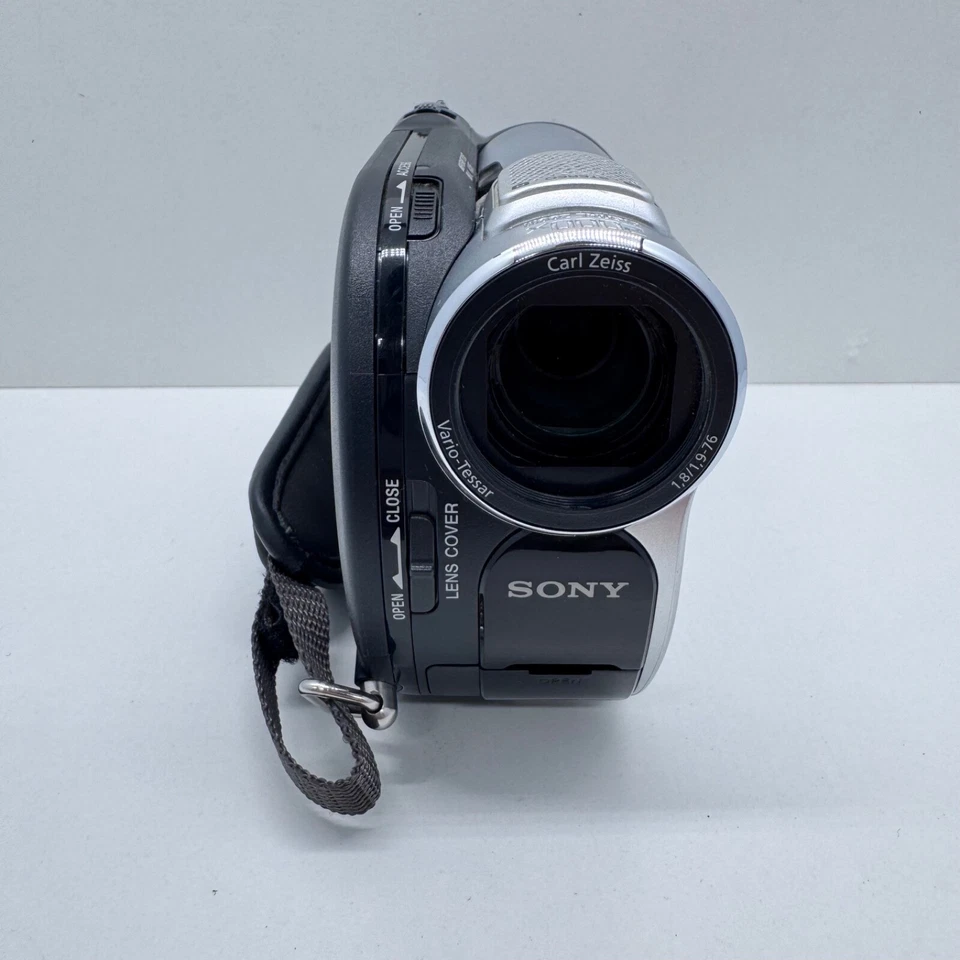 Sony Handycam DCR-DVD608 Mini DVD Camcorder Video Camera *FOR PARTS/REPAIR* - Image 4 of 4